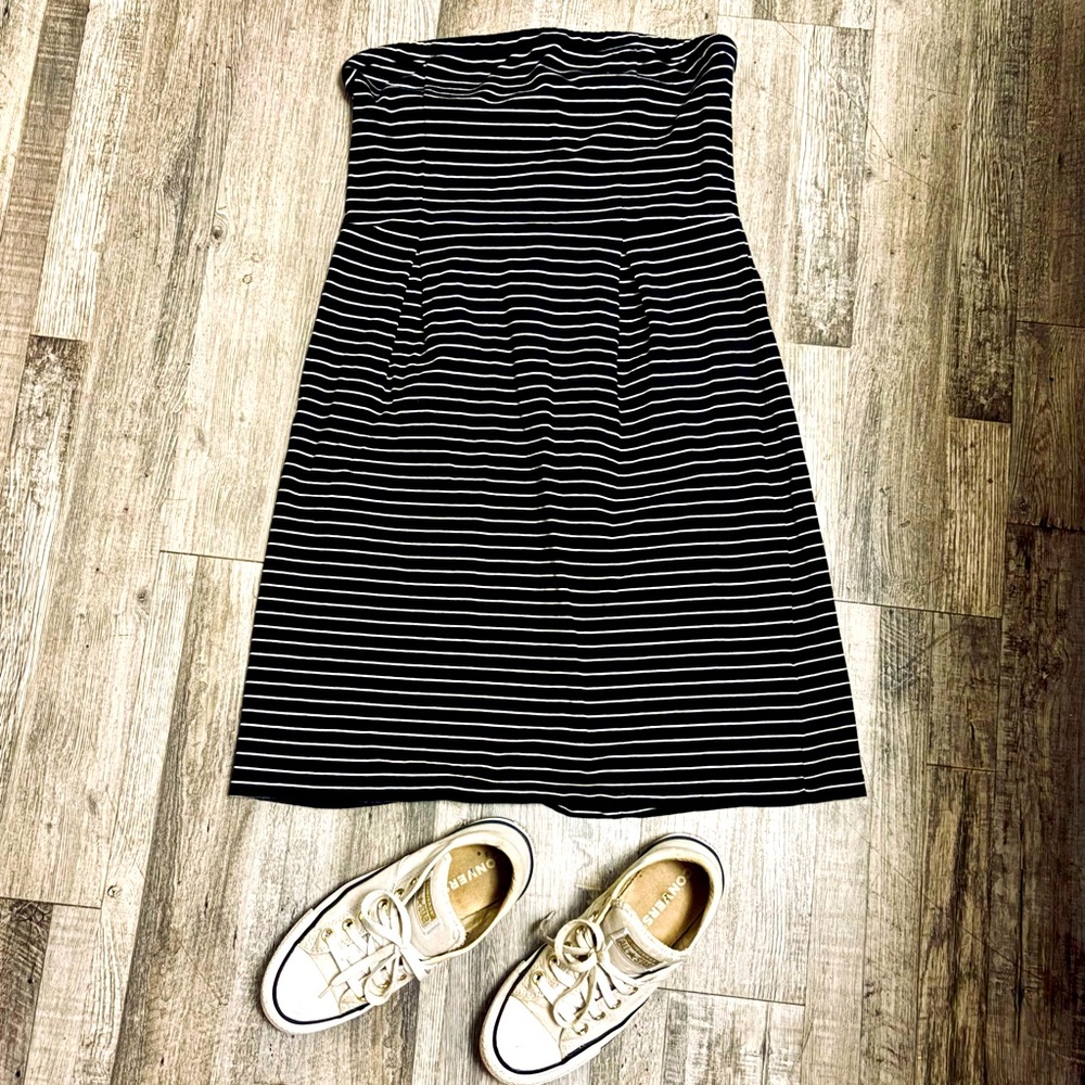 Old Navy Black and White Striped Cotton Tube Dress in a Medium
